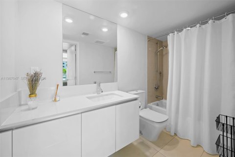 Снять в аренду кондоминиум в Бей-Харбор-Айлендс, Флорида 2 спальни, 118.73м2, № 2029722 - фото 14