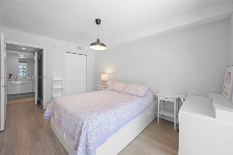 Снять в аренду кондоминиум в Бей-Харбор-Айлендс, Флорида 2 спальни, 118.73м2, № 2029722 - фото 12