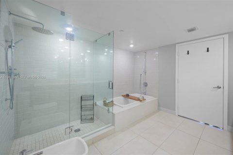 Снять в аренду кондоминиум в Бей-Харбор-Айлендс, Флорида 2 спальни, 118.73м2, № 2029722 - фото 9