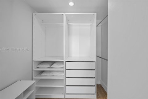 Снять в аренду кондоминиум в Бей-Харбор-Айлендс, Флорида 2 спальни, 118.73м2, № 2029722 - фото 15