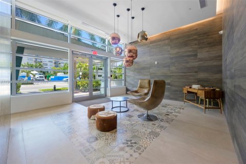 Снять в аренду кондоминиум в Бей-Харбор-Айлендс, Флорида 2 спальни, 118.73м2, № 2029722 - фото 25