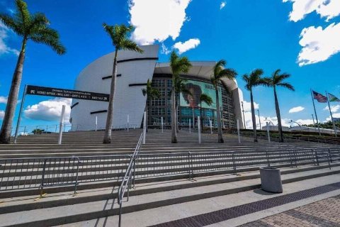 Condominio en alquiler en Miami, Florida, 2 dormitorios, 78.78 m2 № 1077835 - foto 1