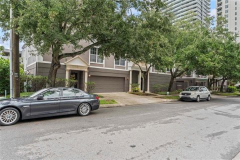 Touwnhouse à vendre à Tampa, Floride: 2 chambres, 204.85 m2 № 1818811 - photo 2