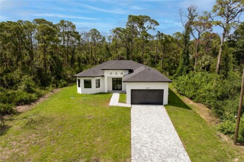 House in Port Charlotte, Florida 3 bedrooms, 159.33 sq.m. № 2215399 - photo 4