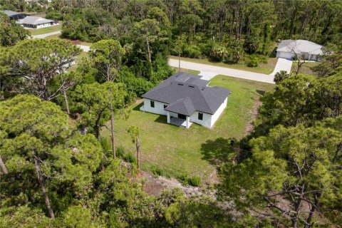 House in Port Charlotte, Florida 3 bedrooms, 159.33 sq.m. № 2215399 - photo 8