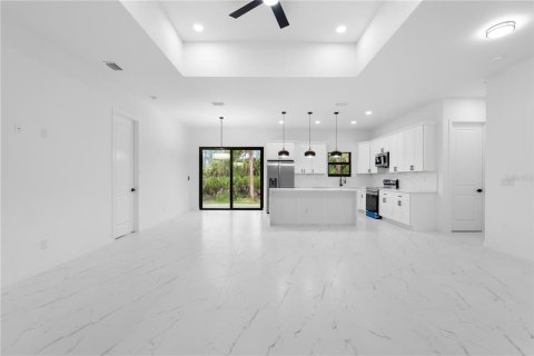 House in Port Charlotte, Florida 3 bedrooms, 159.33 sq.m. № 2215399 - photo 23