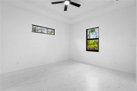 House in Port Charlotte, Florida 3 bedrooms, 159.33 sq.m. № 2215399 - photo 16