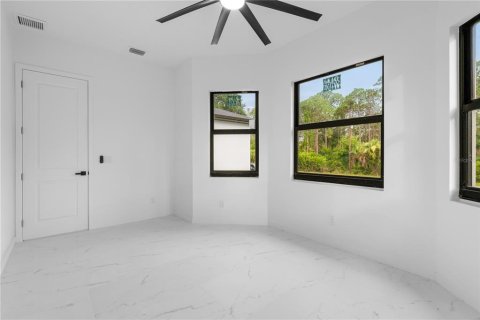 House in Port Charlotte, Florida 3 bedrooms, 159.33 sq.m. № 2215399 - photo 19