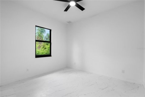 House in Port Charlotte, Florida 3 bedrooms, 159.33 sq.m. № 2215399 - photo 12