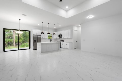 House in Port Charlotte, Florida 3 bedrooms, 159.33 sq.m. № 2215399 - photo 22