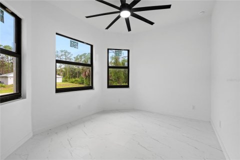 House in Port Charlotte, Florida 3 bedrooms, 159.33 sq.m. № 2215399 - photo 18