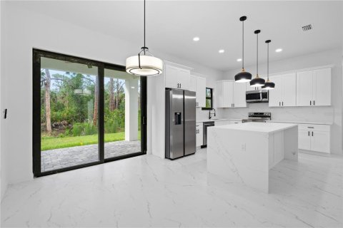 House in Port Charlotte, Florida 3 bedrooms, 159.33 sq.m. № 2215399 - photo 28