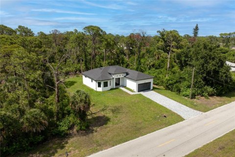 House in Port Charlotte, Florida 3 bedrooms, 159.33 sq.m. № 2215399 - photo 5