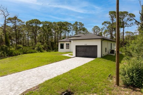 House in Port Charlotte, Florida 3 bedrooms, 159.33 sq.m. № 2215399 - photo 2