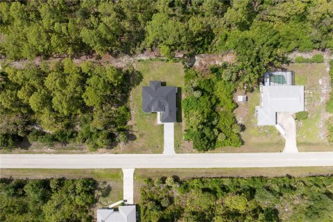 House in Port Charlotte, Florida 3 bedrooms, 159.33 sq.m. № 2215399 - photo 7