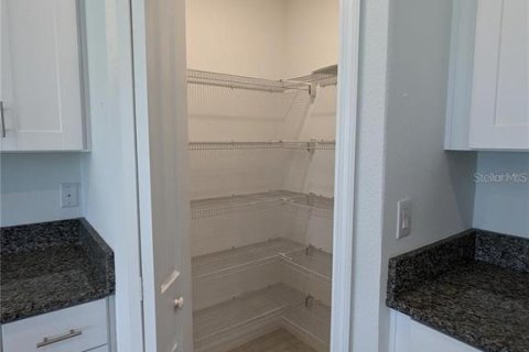 House in Wesley Chapel, Florida 4 bedrooms, 180.14 sq.m. № 1879645 - photo 12