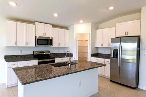 House in Wesley Chapel, Florida 4 bedrooms, 180.14 sq.m. № 1879645 - photo 9