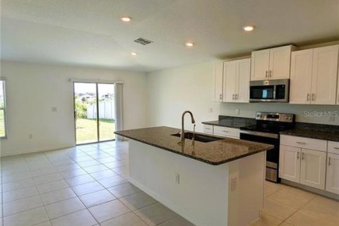 House in Wesley Chapel, Florida 4 bedrooms, 180.14 sq.m. № 1879645 - photo 10