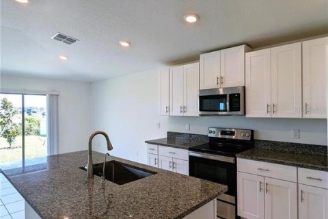 House in Wesley Chapel, Florida 4 bedrooms, 180.14 sq.m. № 1879645 - photo 13