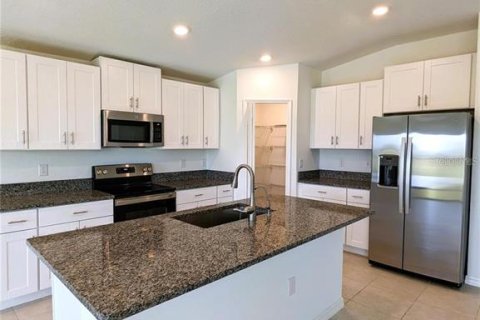 House in Wesley Chapel, Florida 4 bedrooms, 180.14 sq.m. № 1879645 - photo 8