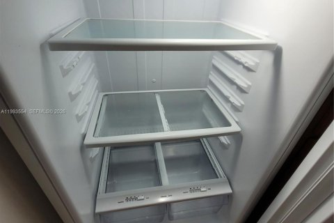 Condo in Hialeah Gardens, Florida, 2 bedrooms  № 2057248 - photo 10