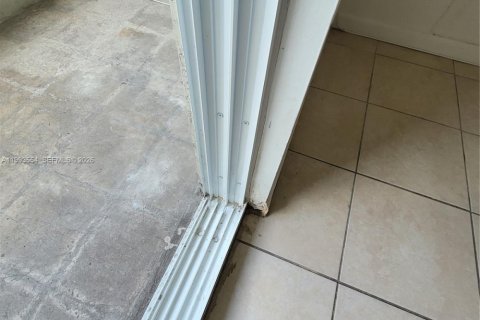 Condo in Hialeah Gardens, Florida, 2 bedrooms  № 2057248 - photo 29