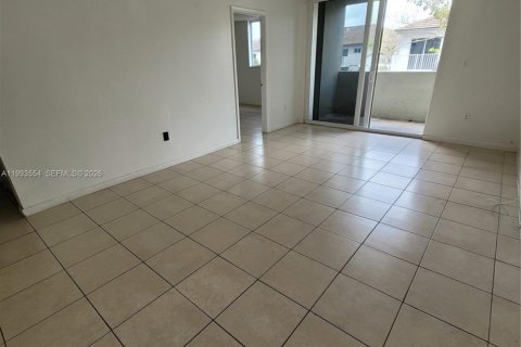 Condo in Hialeah Gardens, Florida, 2 bedrooms  № 2057248 - photo 25