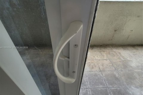 Condo in Hialeah Gardens, Florida, 2 bedrooms  № 2057248 - photo 28