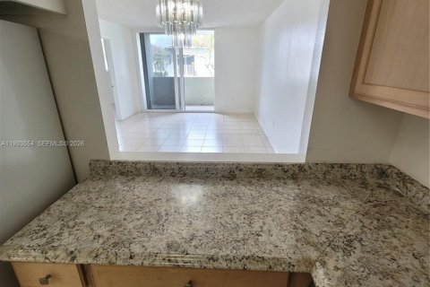Condo in Hialeah Gardens, Florida, 2 bedrooms  № 2057248 - photo 21