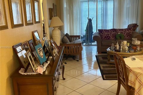 Condominio en venta en Tamarac, Florida, 2 dormitorios, 95.22 m2 № 2088473 - foto 7