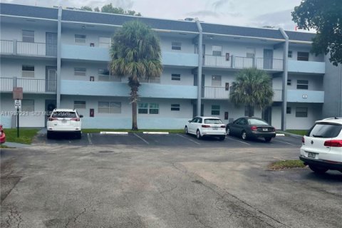 Condo à Tamarac, Floride, 2 chambres № 2088473
