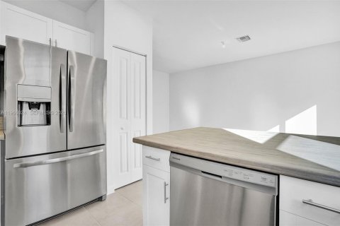 Touwnhouse à louer à Homestead, Floride: 3 chambres, 133.97 m2 № 2030742 - photo 13