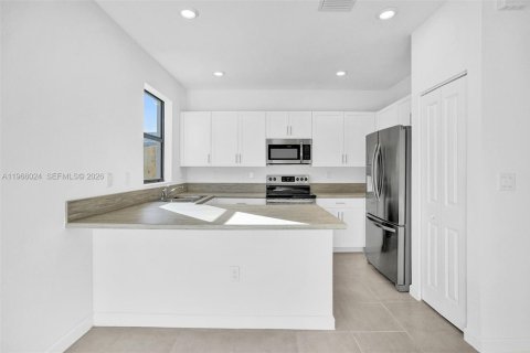 Touwnhouse à louer à Homestead, Floride: 3 chambres, 133.97 m2 № 2030742 - photo 12