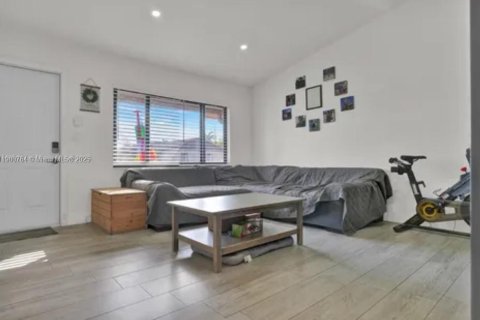Adosado en alquiler en Miami, Florida, 2 dormitorios, 91.6 m2 № 1952079 - foto 6