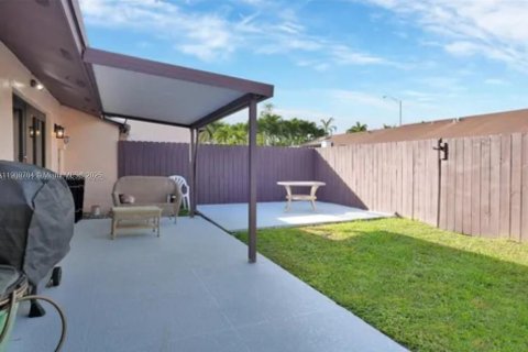 Adosado en alquiler en Miami, Florida, 2 dormitorios, 91.6 m2 № 1952079 - foto 9