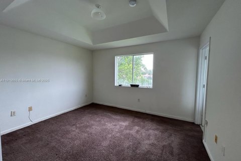 Touwnhouse à louer à Homestead, Floride: 3 chambres, 120.96 m2 № 1968883 - photo 3