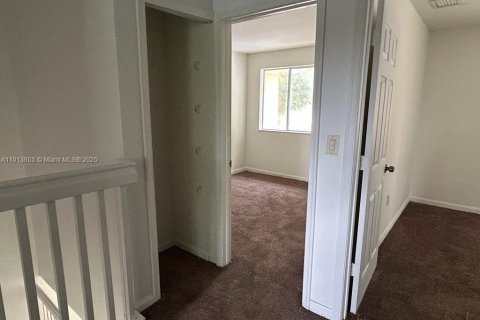 Touwnhouse à louer à Homestead, Floride: 3 chambres, 120.96 m2 № 1968883 - photo 2
