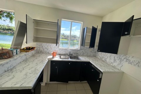 Touwnhouse à louer à Homestead, Floride: 3 chambres, 120.96 m2 № 1968883 - photo 4