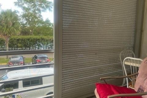 Condo in Lauderdale Lakes, Florida, 1 bedroom № 2018807 - photo 3