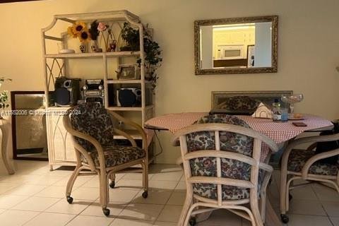 Condo in Lauderdale Lakes, Florida, 1 bedroom № 2018807 - photo 6