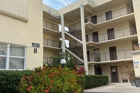 Condo in Lauderdale Lakes, Florida, 1 bedroom  № 2018807