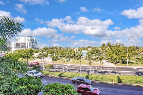 Condo in Miami Beach, Florida, 2 bedrooms № 2172790 - photo 28