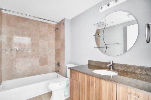 Condo in Miami Beach, Florida, 2 bedrooms № 2172790 - photo 3