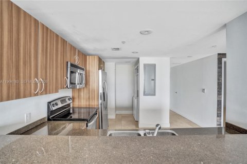 Condo in Miami Beach, Florida, 2 bedrooms № 2172790 - photo 11