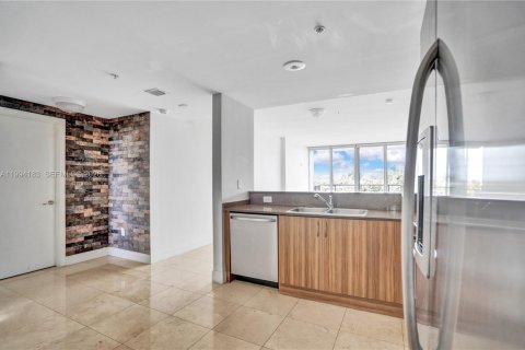Condo in Miami Beach, Florida, 2 bedrooms № 2172790 - photo 12