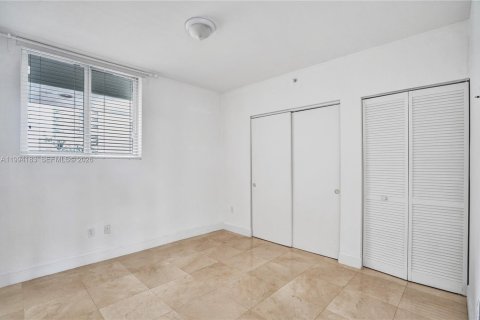 Condo in Miami Beach, Florida, 2 bedrooms № 2172790 - photo 4