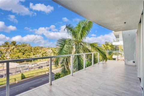 Condo in Miami Beach, Florida, 2 bedrooms № 2172790 - photo 23