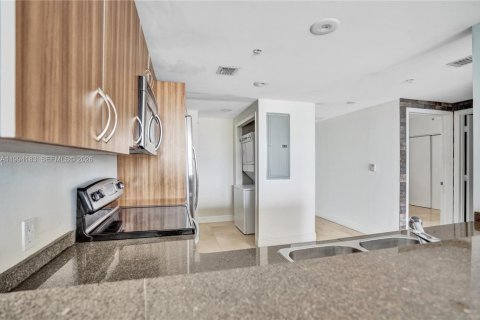 Condo in Miami Beach, Florida, 2 bedrooms № 2172790 - photo 10