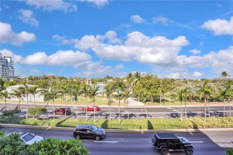 Condo in Miami Beach, Florida, 2 bedrooms № 2172790 - photo 27