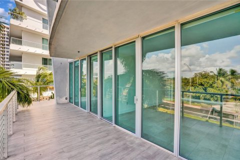 Condo in Miami Beach, Florida, 2 bedrooms № 2172790 - photo 24